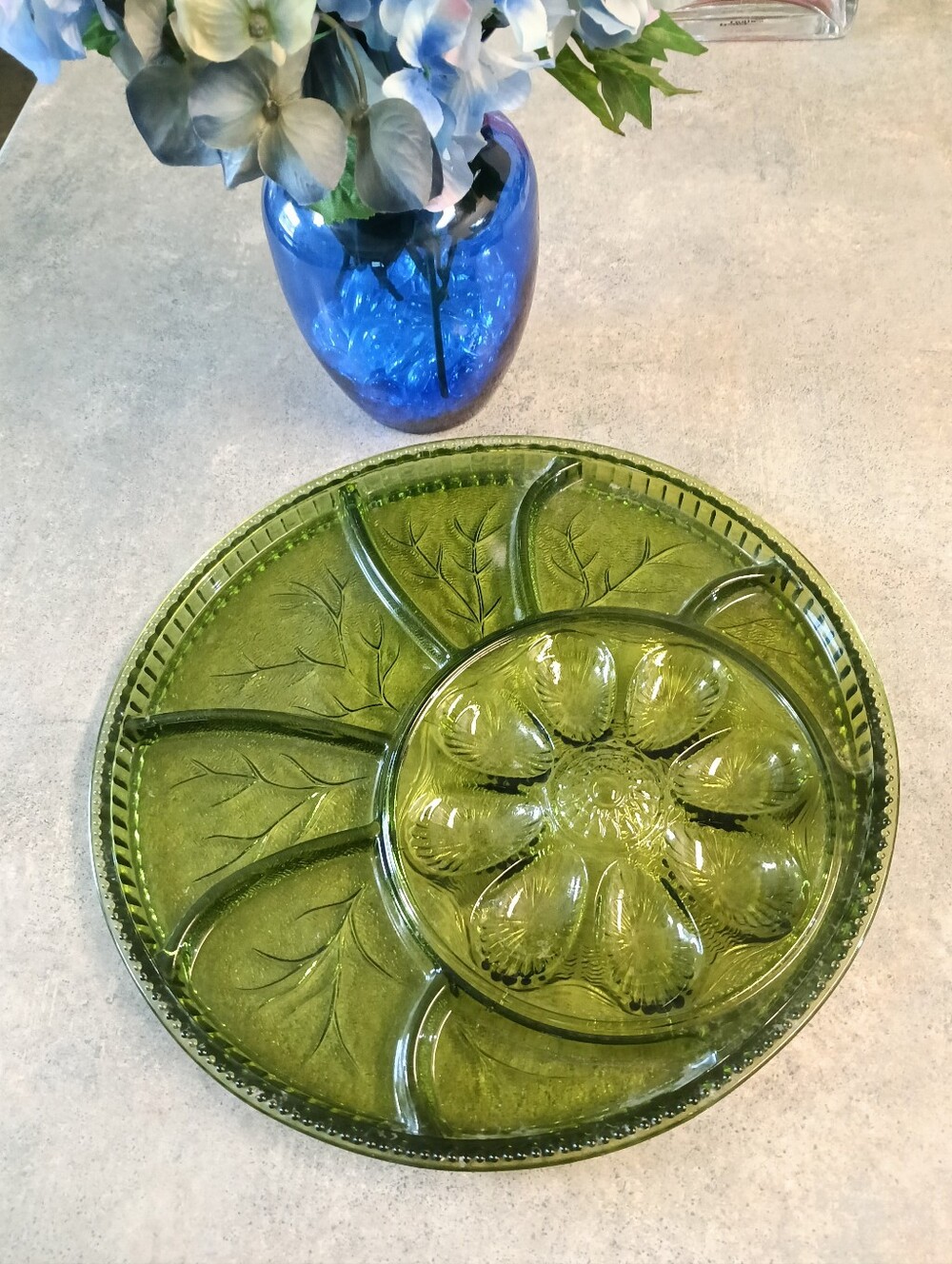 Like New Vintage Indiana Glass Large Hors d'oeuvres/Egg Avocado Green Serving Di